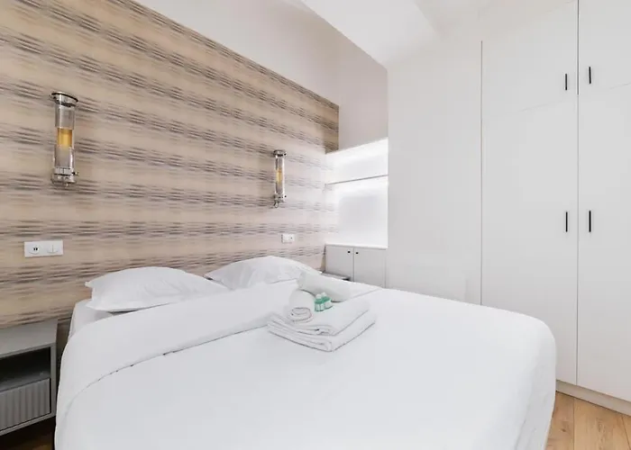 Prive A Domicile - Sauna Elegance A 17 アパート